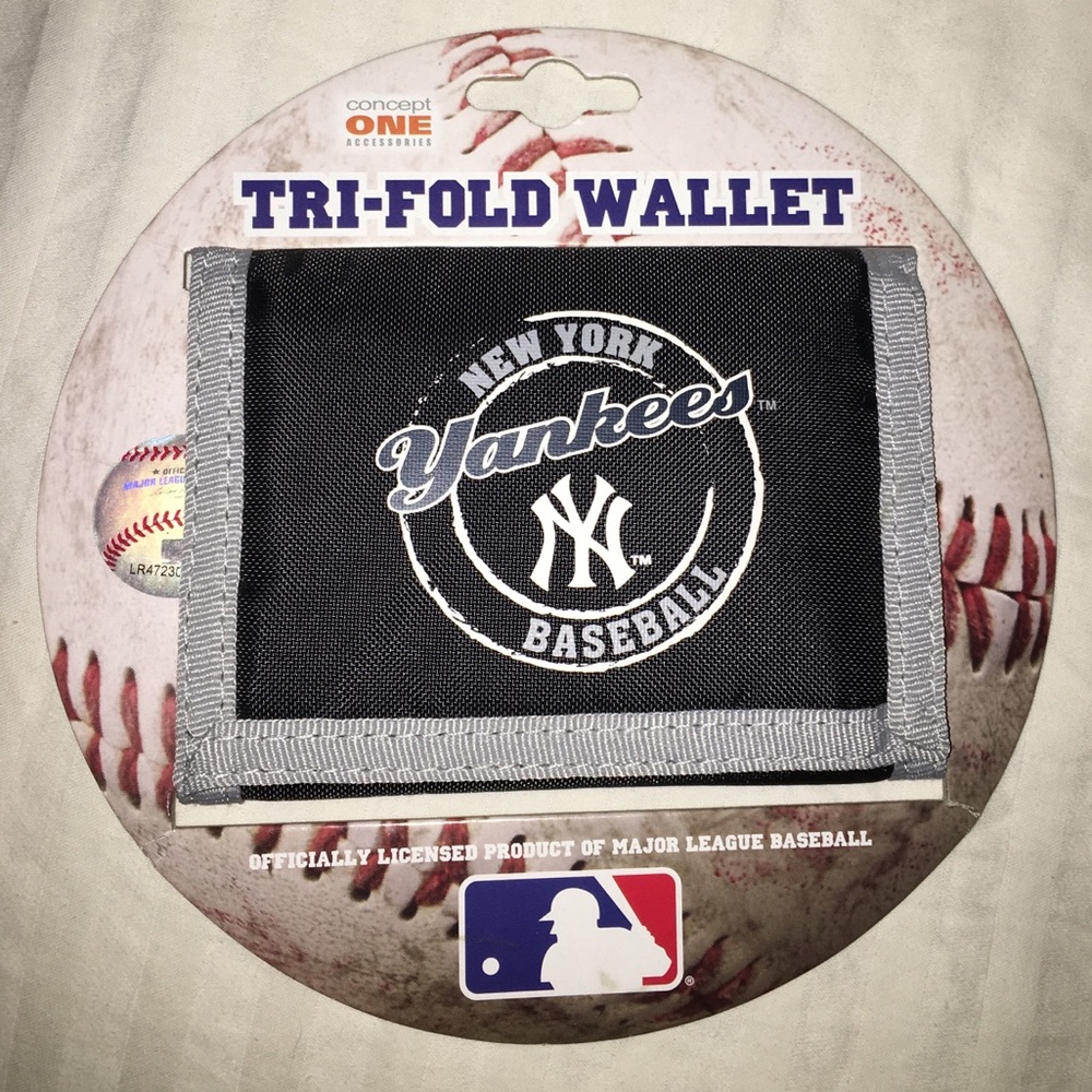 NY Yankees tri-fold nylon pocket wallet-NWT